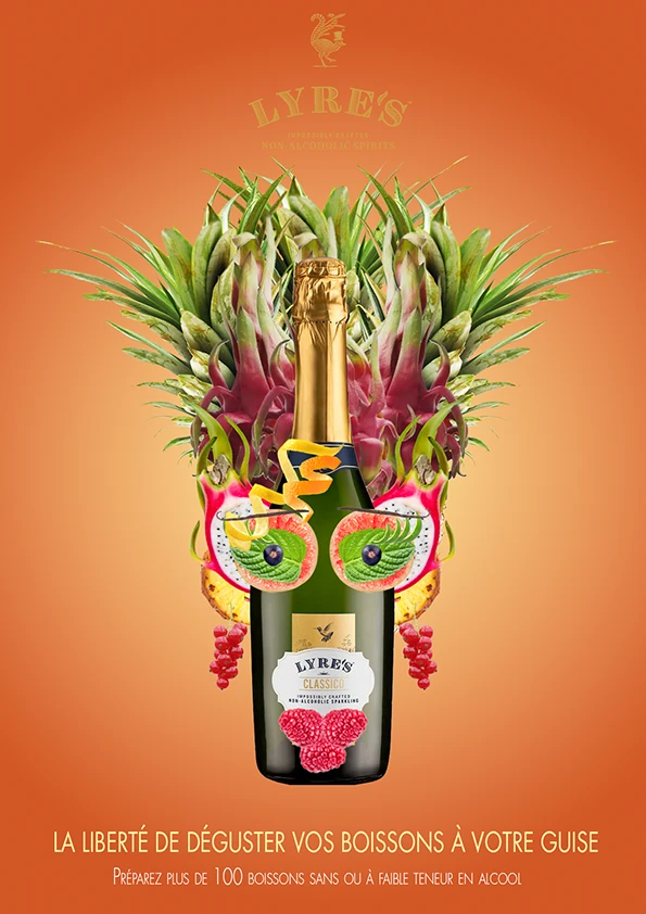 affiche avec une bouteille de champagne au centre décorée avec des fruits en forme de visage, le background est orange. En haut de l'image le logo de la bouteille.